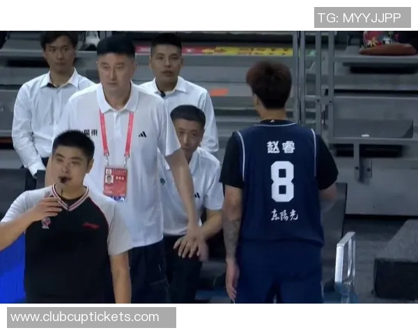 朱芳雨与杜锋的篮球传奇对决谁将成为广东男篮的真正英雄